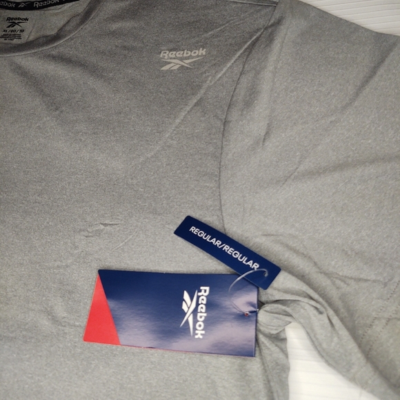 Reebok Short Sleeve T Shirt Size XL - Picture 5 of 5